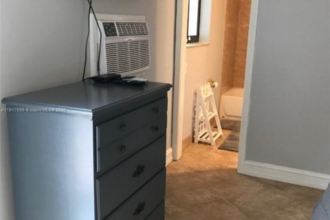 Снять в аренду коммерческую недвижимость в Форт-Лодердейл, Флорида 195.56м2, № 1972308 - фото 7