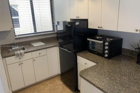 Снять в аренду коммерческую недвижимость в Форт-Лодердейл, Флорида 195.56м2, № 1972308 - фото 4