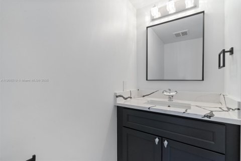 Adosado en venta en Fort Lauderdale, Florida, 2 dormitorios, 176.89 m2 № 1951949 - foto 30