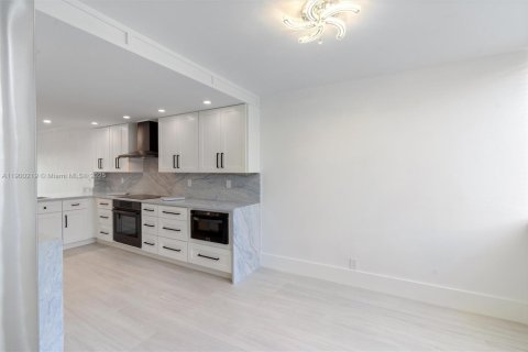 Adosado en venta en Fort Lauderdale, Florida, 2 dormitorios, 176.89 m2 № 1951949 - foto 24