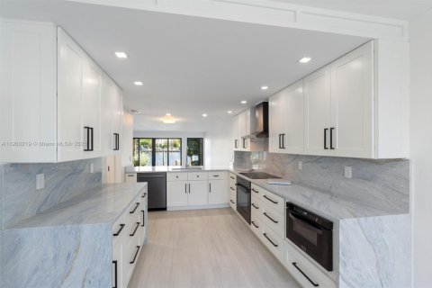 Adosado en venta en Fort Lauderdale, Florida, 2 dormitorios, 176.89 m2 № 1951949 - foto 22