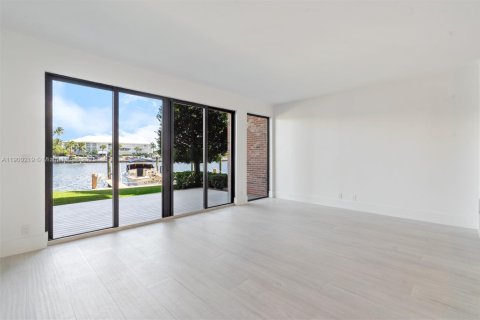 Adosado en venta en Fort Lauderdale, Florida, 2 dormitorios, 176.89 m2 № 1951949 - foto 14