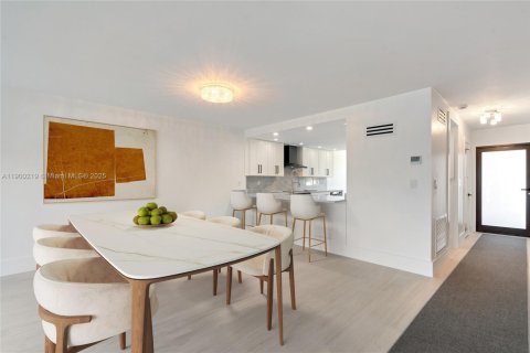 Adosado en venta en Fort Lauderdale, Florida, 2 dormitorios, 176.89 m2 № 1951949 - foto 3