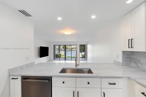 Adosado en venta en Fort Lauderdale, Florida, 2 dormitorios, 176.89 m2 № 1951949 - foto 21
