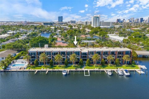 Adosado en venta en Fort Lauderdale, Florida, 2 dormitorios, 176.89 m2 № 1951949 - foto 6