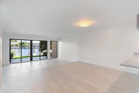 Adosado en venta en Fort Lauderdale, Florida, 2 dormitorios, 176.89 m2 № 1951949 - foto 15