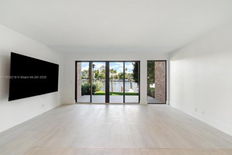 Adosado en venta en Fort Lauderdale, Florida, 2 dormitorios, 176.89 m2 № 1951949 - foto 13