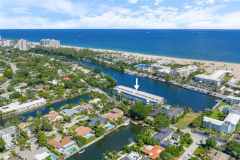 Adosado en venta en Fort Lauderdale, Florida, 2 dormitorios, 176.89 m2 № 1951949 - foto 9