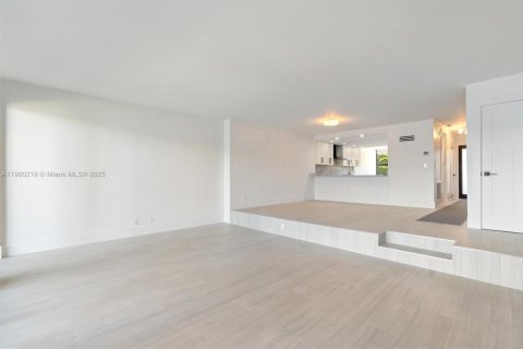 Adosado en venta en Fort Lauderdale, Florida, 2 dormitorios, 176.89 m2 № 1951949 - foto 18