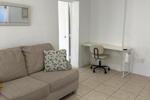 Apartment in Miami, Florida 1 bedroom, 57.13 sq.m. № 2045283 - photo 4
