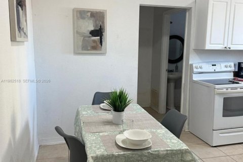 Apartment in Miami, Florida 1 bedroom, 57.13 sq.m. № 2045283 - photo 7