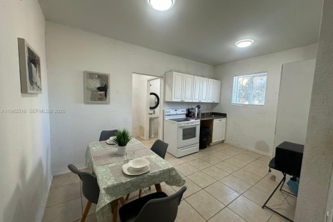 Apartment in Miami, Florida 1 bedroom, 57.13 sq.m. № 2045283 - photo 2