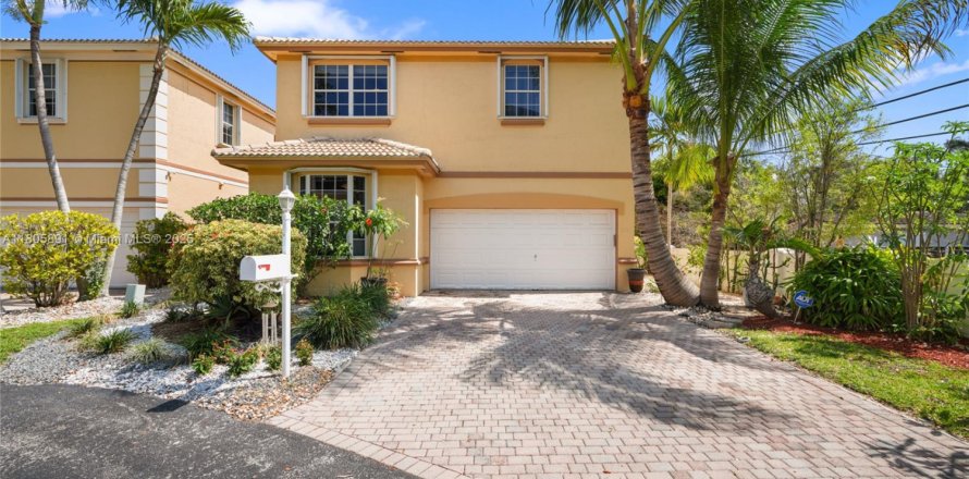 Villa ou maison à Hollywood, Floride 3 chambres, 200.95 m2 № 1746040