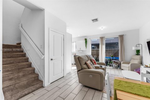 Купить таунхаус в Хомстед, Флорида 3 спальни, 120.96м2, № 2048447 - фото 4