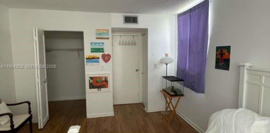 Condominio en Lauderdale Lakes, Florida, 1 dormitorio  № 2153328
