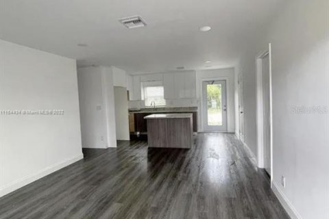 Commercial property in Delray Beach, Florida 99.5 sq.m. № 2148031 - photo 10