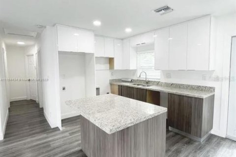 Commercial property in Delray Beach, Florida 99.5 sq.m. № 2148031 - photo 9