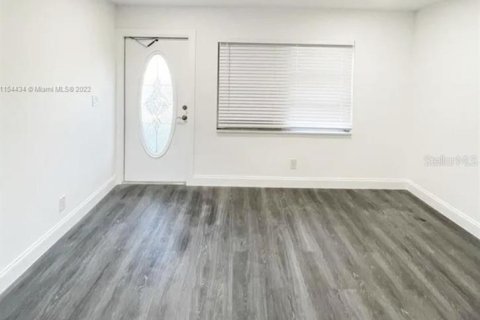 Commercial property in Delray Beach, Florida 99.5 sq.m. № 2148031 - photo 11