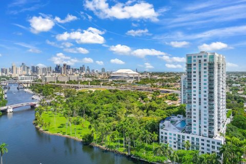 Copropriété à vendre à Miami, Floride: 2 chambres, 93.09 m2 № 1985235 - photo 1