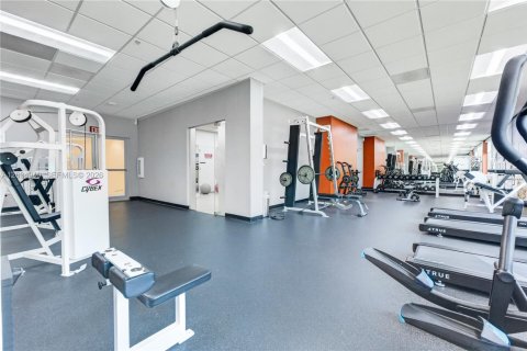 Condo in Sunny Isles Beach, Florida, 2 bedrooms № 2392084 - photo 18