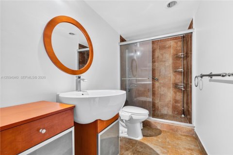 Condo in Sunny Isles Beach, Florida, 2 bedrooms № 2392084 - photo 9