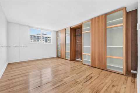 Condo in Sunny Isles Beach, Florida, 2 bedrooms № 2392084 - photo 8