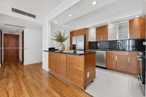 Condo in Sunny Isles Beach, Florida, 2 bedrooms № 2392084 - photo 4