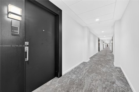 Condo in Sunny Isles Beach, Florida, 2 bedrooms № 2392084 - photo 15