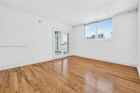 Condo in Sunny Isles Beach, Florida, 2 bedrooms № 2392084 - photo 7