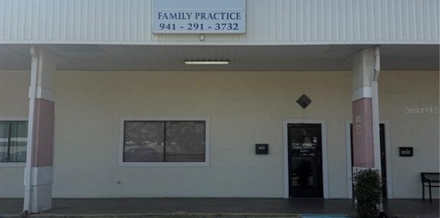 Immobilier commercial à Winter Haven, Floride 1570.23 m2 № 2207695