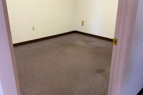 Immobilier commercial à louer à Winter Haven, Floride: 1570.23 m2 № 2207695 - photo 6
