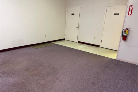 Immobilier commercial à louer à Winter Haven, Floride: 1570.23 m2 № 2207695 - photo 5
