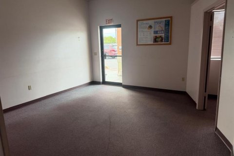 Immobilier commercial à louer à Winter Haven, Floride: 1570.23 m2 № 2207695 - photo 7