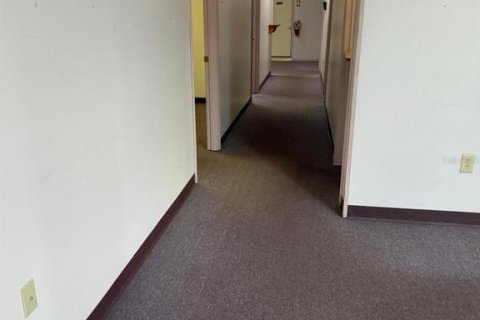 Immobilier commercial à louer à Winter Haven, Floride: 1570.23 m2 № 2207695 - photo 3