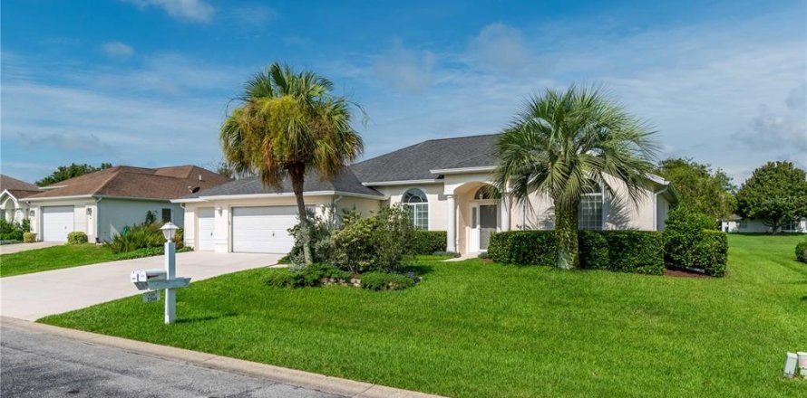 House in Ocala, Florida 3 bedrooms, 181.16 sq.m. № 1273483