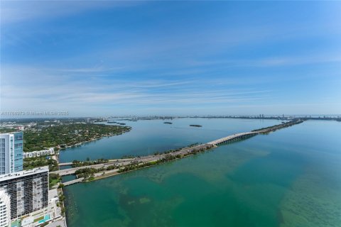 Condo in Miami, Florida, 5 bedrooms № 2038030 - photo 11