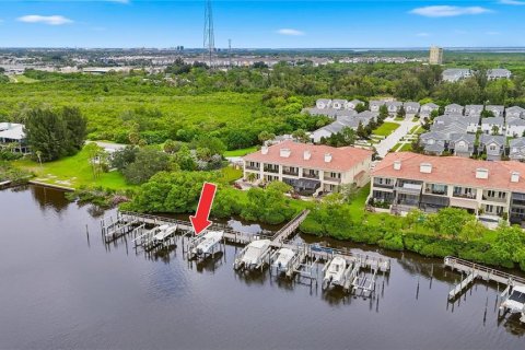 Touwnhouse à vendre à Saint Petersburg, Floride: 4 chambres, 335.1 m2 № 2377782 - photo 2