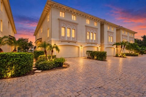 Touwnhouse à Saint Petersburg, Floride 4 chambres, 335.1 m2 № 2377782