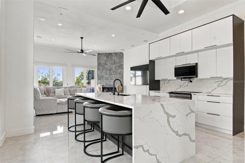 Touwnhouse à vendre à Saint Petersburg, Floride: 4 chambres, 335.1 m2 № 2377782 - photo 4