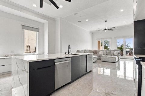 Touwnhouse à vendre à Saint Petersburg, Floride: 4 chambres, 335.1 m2 № 2377782 - photo 6