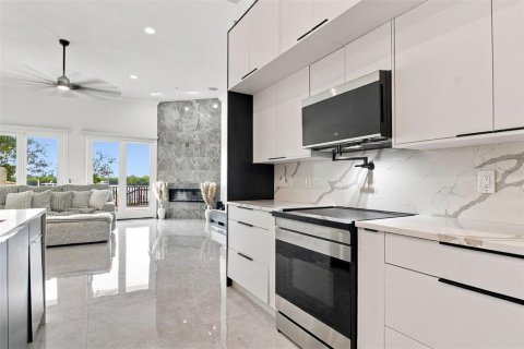 Touwnhouse à vendre à Saint Petersburg, Floride: 4 chambres, 335.1 m2 № 2377782 - photo 8