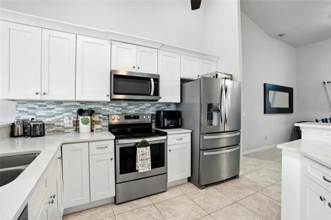 House in Cape Coral, Florida 3 bedrooms, 233.18 sq.m. № 1900583 - photo 17