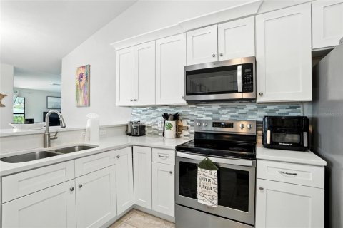 House in Cape Coral, Florida 3 bedrooms, 233.18 sq.m. № 1900583 - photo 16