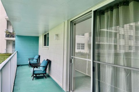 Condo in Daytona Beach, Florida, 1 bedroom № 2284102 - photo 9