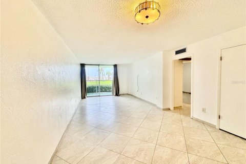 Condo in Daytona Beach, Florida, 1 bedroom № 2284102 - photo 5