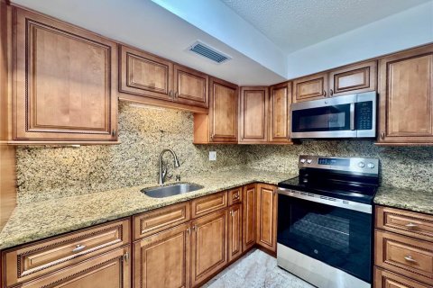 Condo in Daytona Beach, Florida, 1 bedroom № 2284102 - photo 4