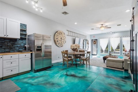 House in New Smyrna Beach, Florida 3 bedrooms, 306.58 sq.m. № 2206073 - photo 16