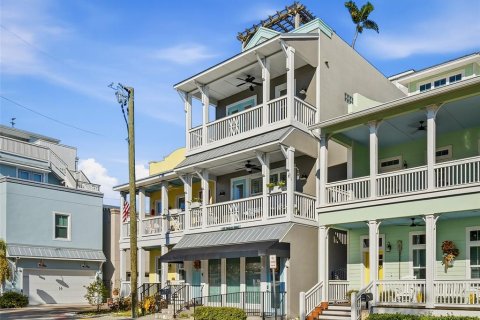 House in New Smyrna Beach, Florida 3 bedrooms, 306.58 sq.m. № 2206073 - photo 2