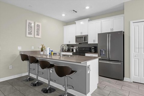 Townhouse in Davenport, Florida 5 bedrooms, 201.32 sq.m. № 1125100 - photo 9