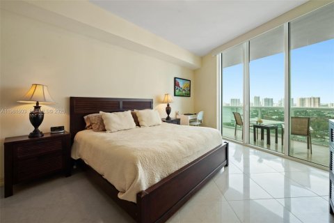 Condo in Sunny Isles Beach, Florida, 2 bedrooms  № 2043273 - photo 12